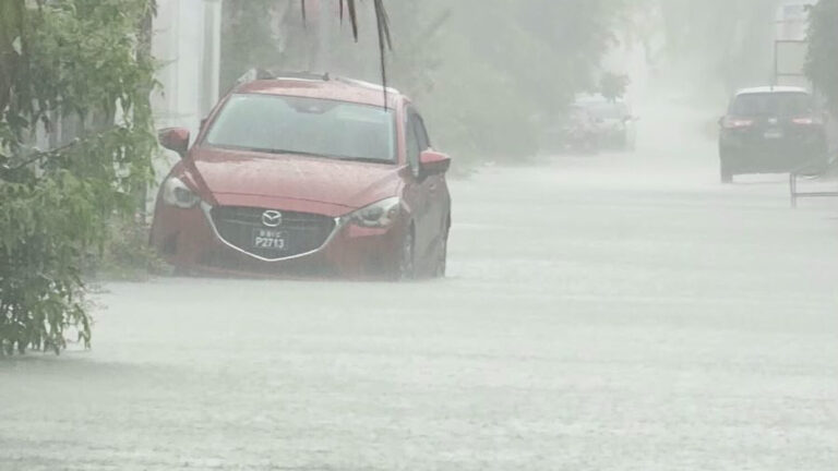 Flooded streets in Addu City during heavy rains (Photo: MNDF)