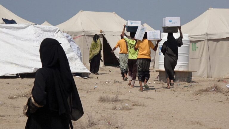 Displaced Yemenis amid conflict related to reporting on Taiz province strike